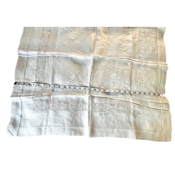 Madeira Linen Organza Tablecloth Embroidered Floral  31.5x32 Vintage - Picture 7 of 12